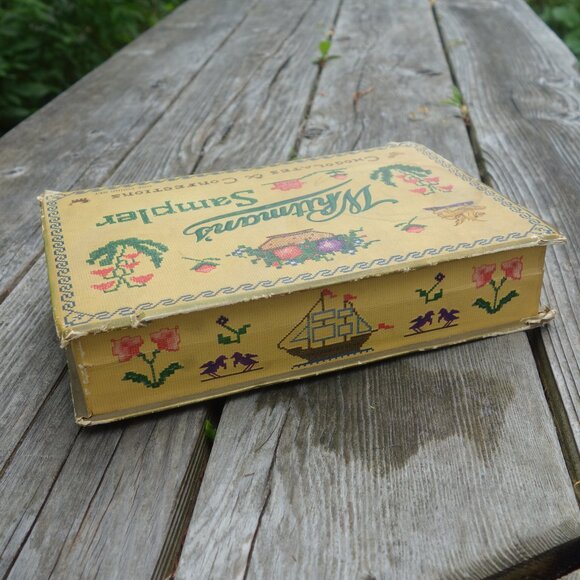 Vintage Whitman's Sampler Chocolates & Confections Empty Box - Picture 4 of 11